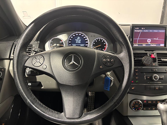 Mercedes-Benz C350 23 of 30