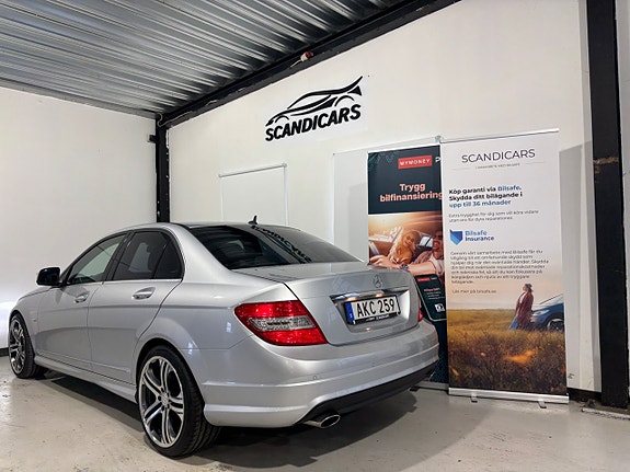 Mercedes-Benz C350 10 of 30