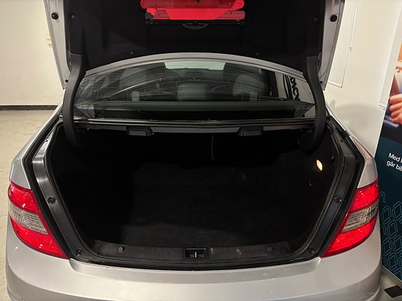 Mercedes-Benz C350 16 of 30