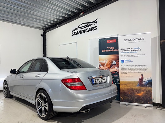 Mercedes-Benz C350 13 of 30