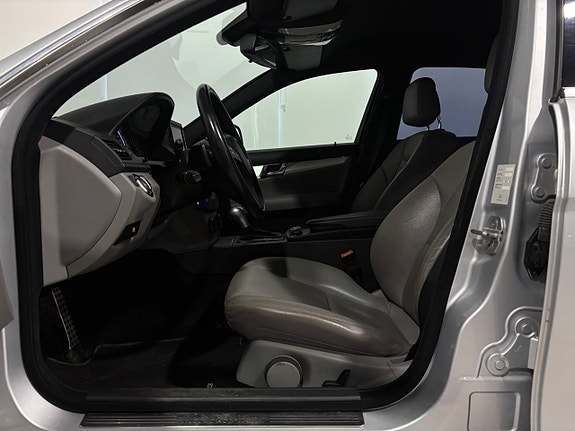 Mercedes-Benz C350 24 of 30
