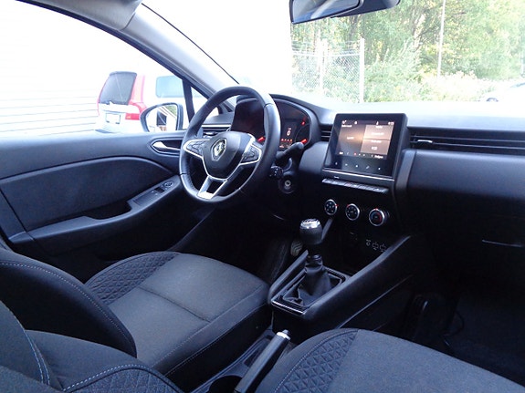 Renault Clio 8 of 11
