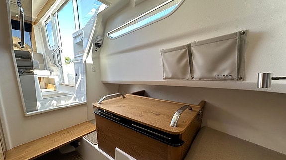 Nimbus C9 - 2019 - Volvo Penta V8-350 7 of 27