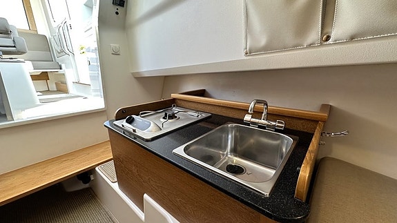 Nimbus C9 - 2019 - Volvo Penta V8-350 8 of 27