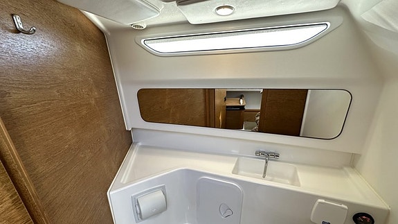 Nimbus C9 - 2019 - Volvo Penta V8-350 12 of 27