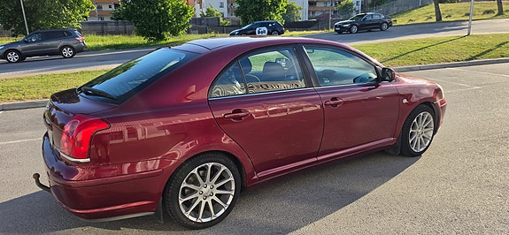 Toyota Avensis 3 of 5