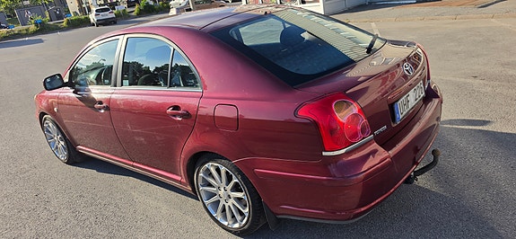 Toyota Avensis 4 of 5