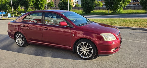 Toyota Avensis 2 of 5