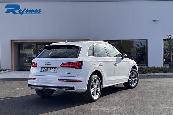 Audi Q5 2 of 16