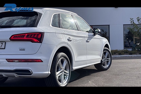 Audi Q5 12 of 16