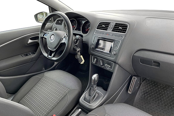 Volkswagen Polo 17 of 27