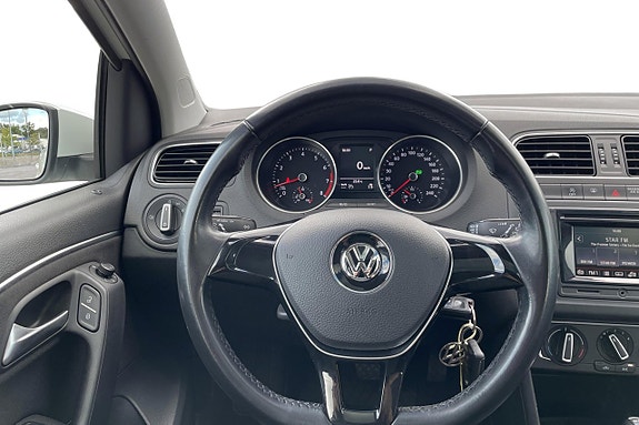 Volkswagen Polo 13 of 27