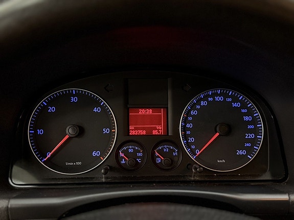 Volkswagen Touran 21 of 25