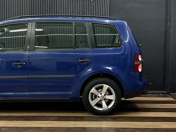 Volkswagen Touran 8 of 25