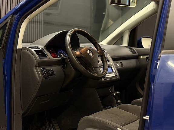 Volkswagen Touran 16 of 25