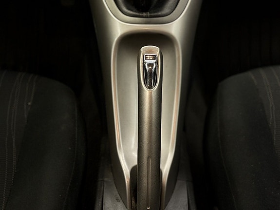 Toyota Auris 24 of 27