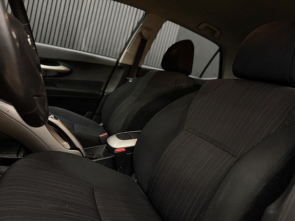 Toyota Auris 13 of 27