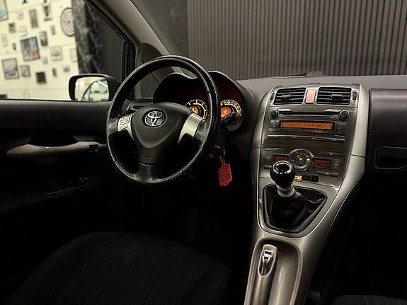 Toyota Auris 21 of 27
