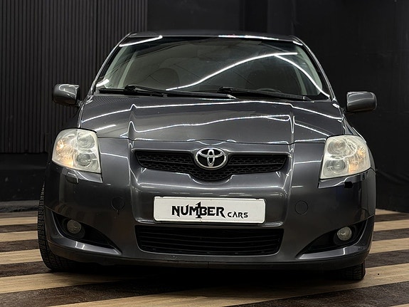 Toyota Auris 4 of 27