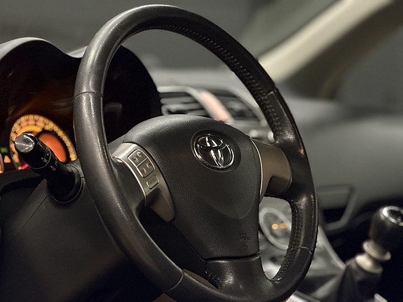 Toyota Auris 16 of 27
