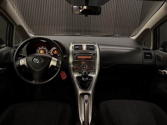 Toyota Auris 17 of 27