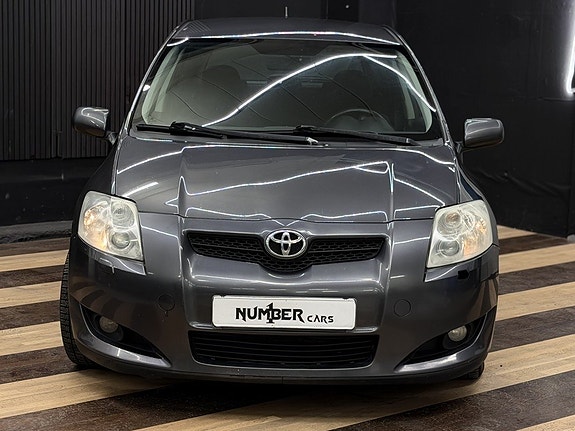 Toyota Auris 5 of 27