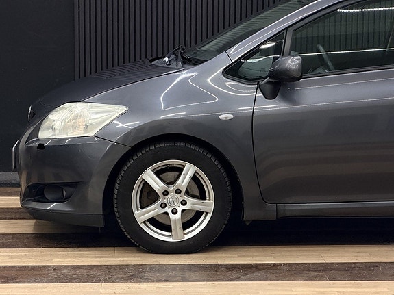 Toyota Auris 7 of 27