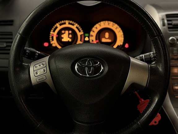 Toyota Auris 19 of 27