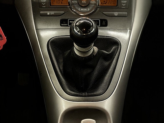 Toyota Auris 23 of 27