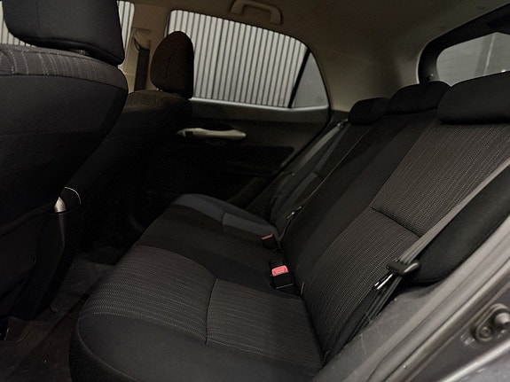 Toyota Auris 12 of 27