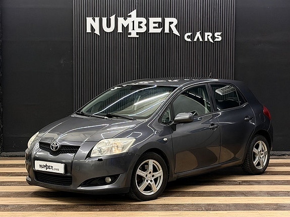 Toyota Auris 2 of 27