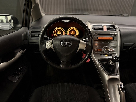 Toyota Auris 18 of 27