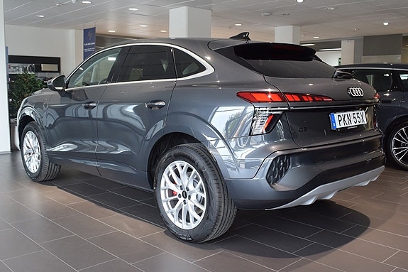 Audi Q3 2 of 10