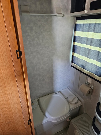 Adria Unika B562 uk 19 of 21