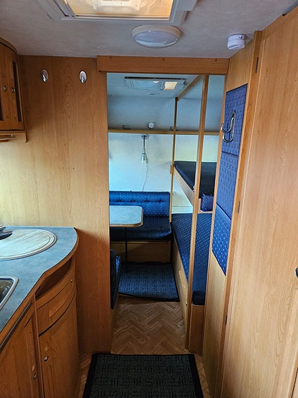 Adria Unika B562 uk 10 of 21