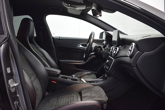 Mercedes-Benz CLA200 9 of 23