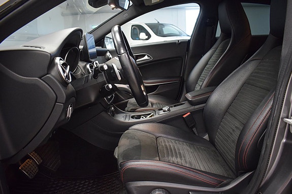 Mercedes-Benz CLA200 8 of 23