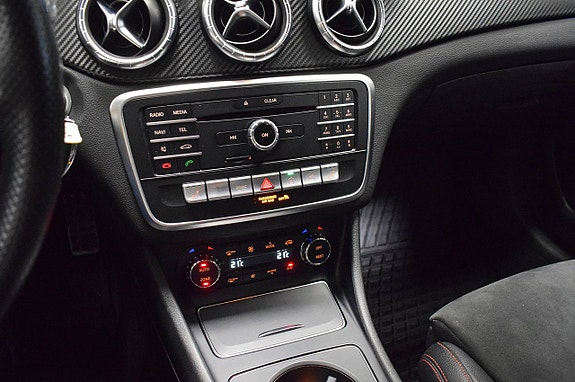 Mercedes-Benz CLA200 14 of 23