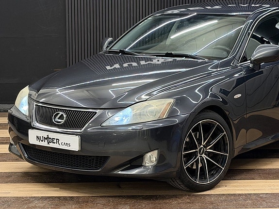 Lexus IS250 2 of 27