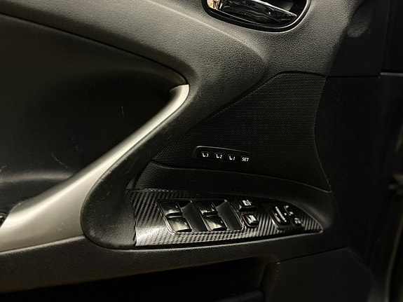 Lexus IS250 13 of 27