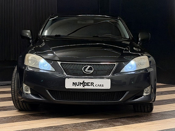 Lexus IS250 4 of 27