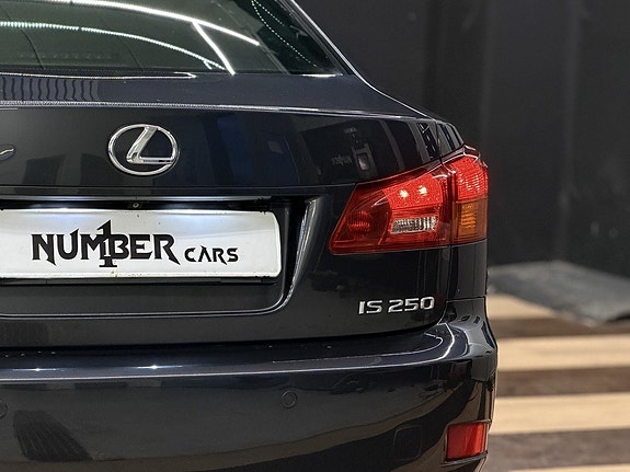 Lexus IS250 10 of 27