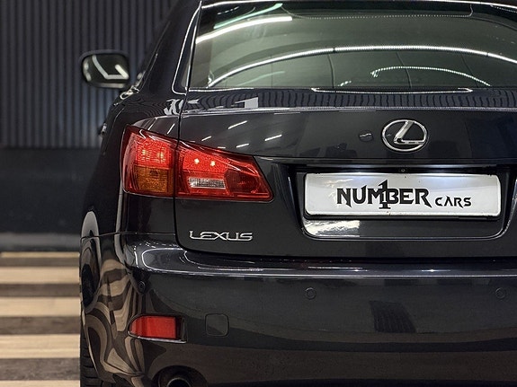 Lexus IS250 9 of 27