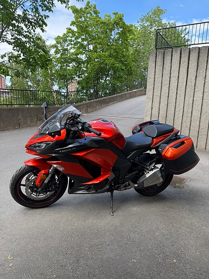 Kawasaki Ninja Z1000SX 4 of 4