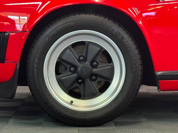 Porsche 911 Carrera 6 of 16