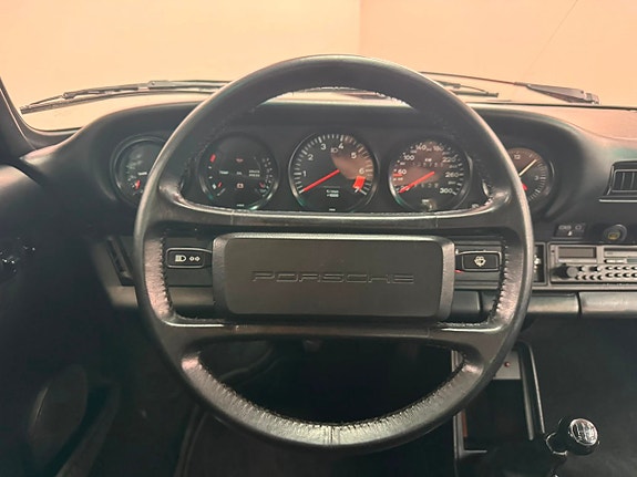 Porsche 911 Carrera 15 of 16