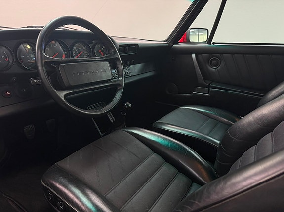 Porsche 911 Carrera 13 of 16