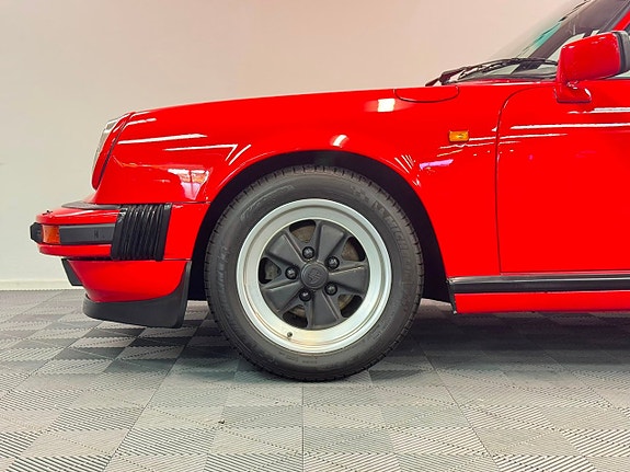 Porsche 911 Carrera 16 of 16