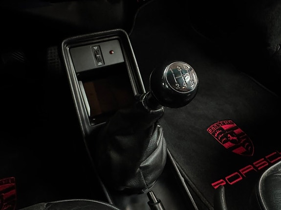 Porsche 911 Carrera 12 of 16