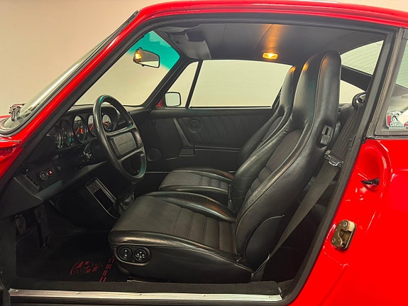 Porsche 911 Carrera 9 of 16